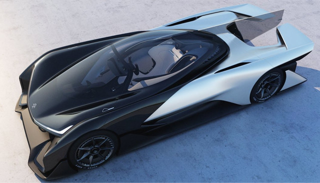 加州電動汽車公司法拉第未來在CES上推出了概念跑車FFZERO1，其擁有1000匹馬力，0到60英裏時速加速不到3秒，最高時速超過200英裏。